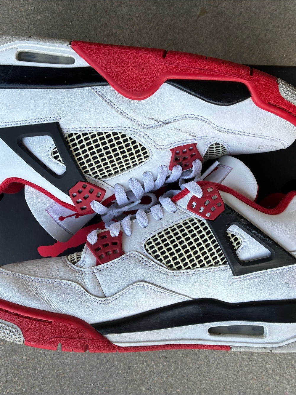 “Fire Red” Nike Jordan 4